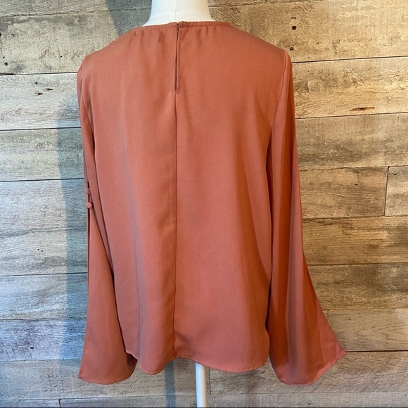 BNWT‎ DO+BE  orange slit sleeve women’s blouse in size small - Picture 3 of 12